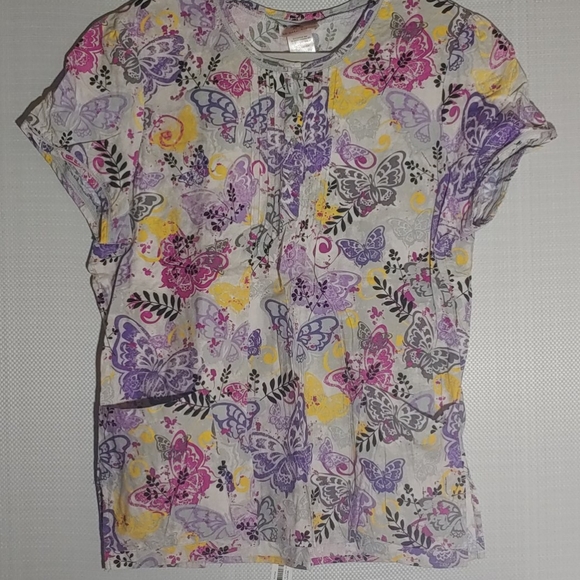 White cross lg scrub tops and one Dickie! - Picture 7 of 9